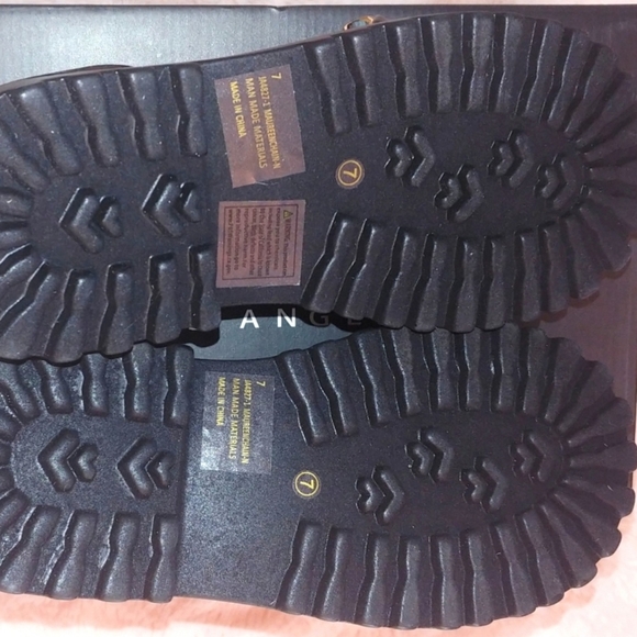 BNWT Fashion Nova Chunky Sandals. Size 7 but fit 7.5 - Picture 2 of 8